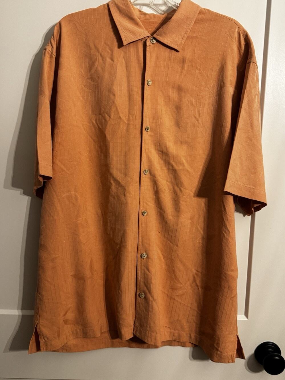 Tommy Bahama Silk Hawaiian Shirt Summer Embossed Sz XL Camp Preppy Resort Wear